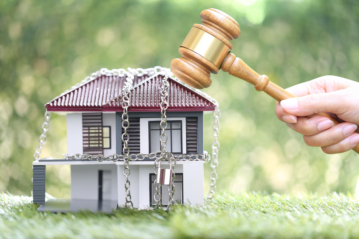 Solar UCC Lien: How It Can Block a Home Sale
