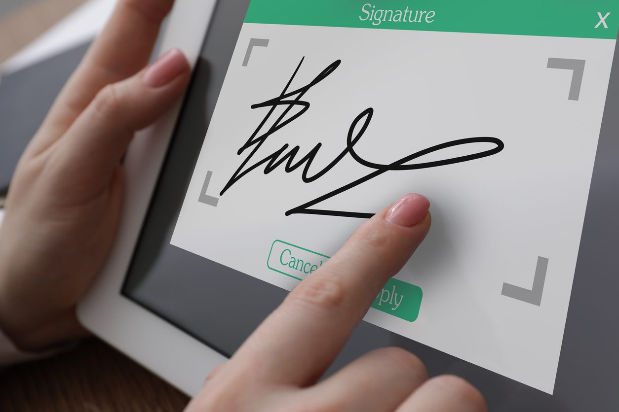 Firma electronica en un contrato de paneles solares